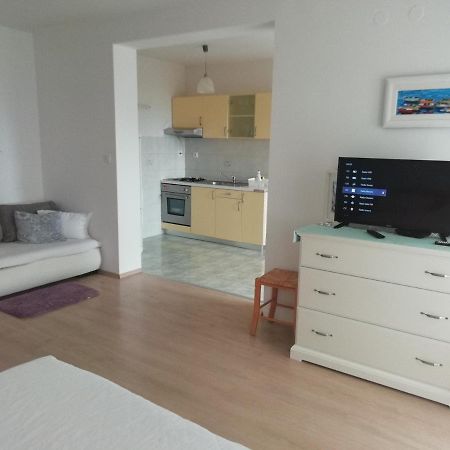 Feel Good Apartment Banjol Екстериор снимка