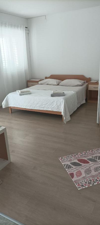 Feel Good Apartment Banjol Екстериор снимка