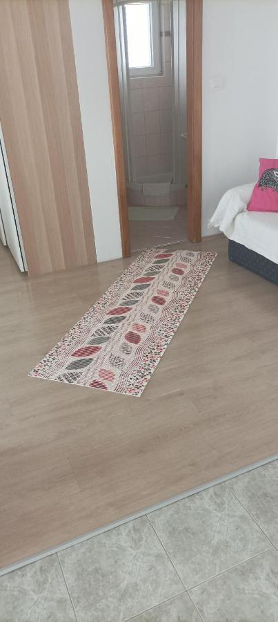 Feel Good Apartment Banjol Екстериор снимка