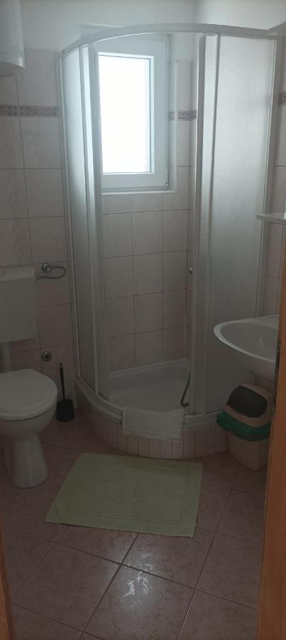Feel Good Apartment Banjol Екстериор снимка