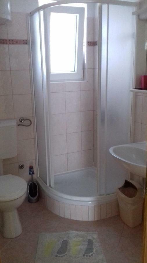 Feel Good Apartment Banjol Екстериор снимка