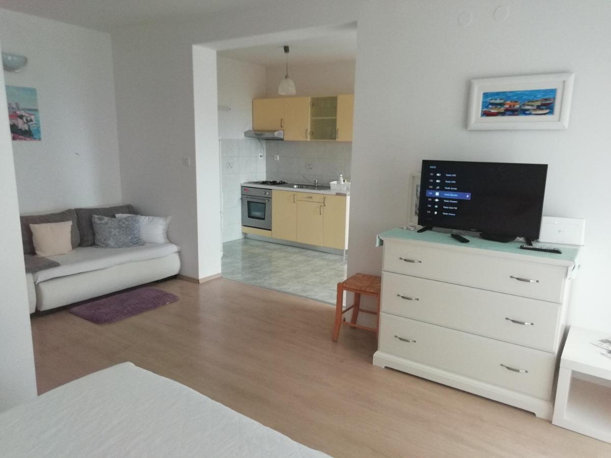 Feel Good Apartment Banjol Екстериор снимка